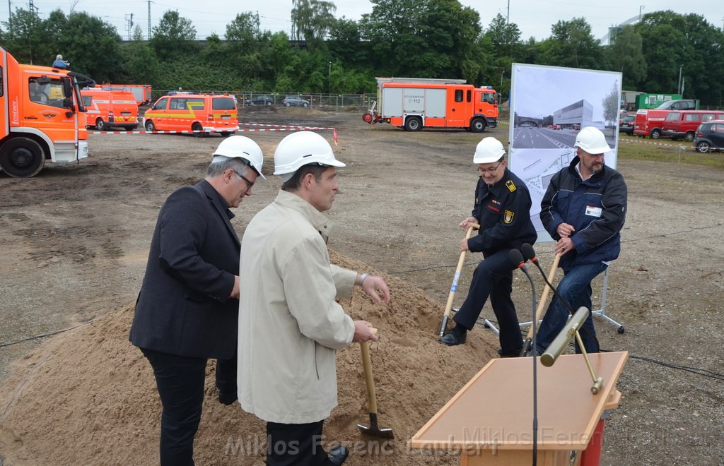 Erster Spatenstich Neues Feuerwehrzentrum Koeln Kalk Gummersbacherstr P107.JPG - Miklos Laubert